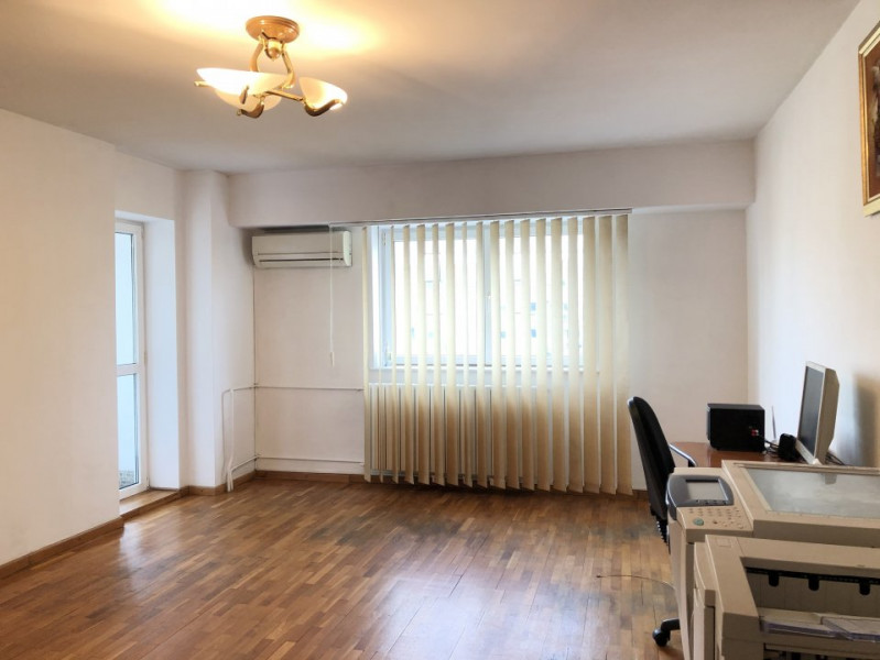 4 camere, Calea Calarasilor, pretabil firma sau locuit
