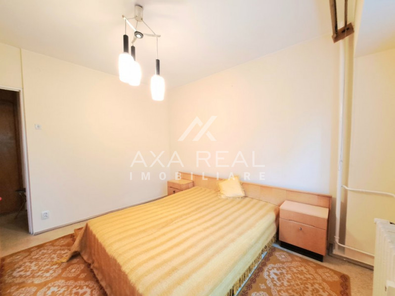 Vanzare 2 camere Mosilor, et.2, vedere spate