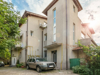 Doua apartamente in vila langa Casin