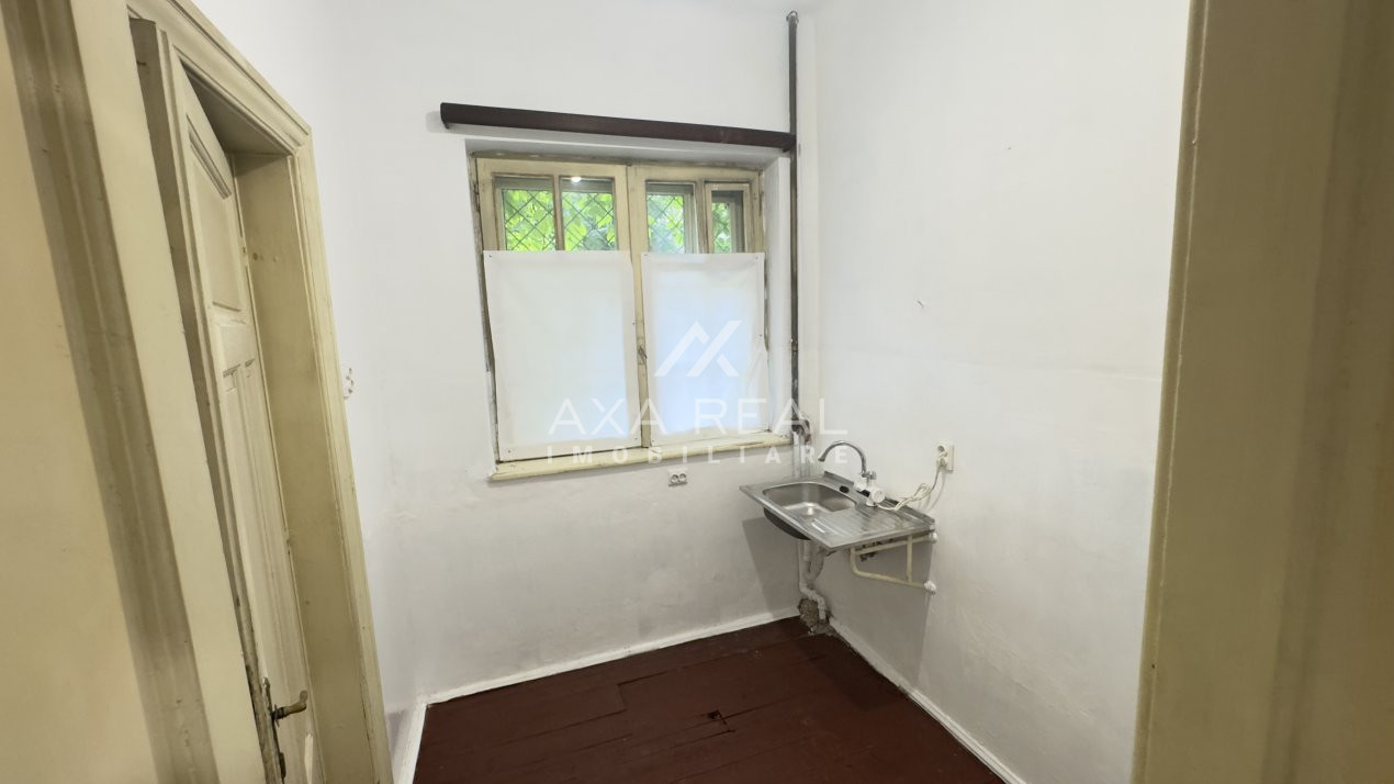 O bijuterie cu parfum de epocă, lângă Cișmigiu – 2 camere într-o vilă istorică