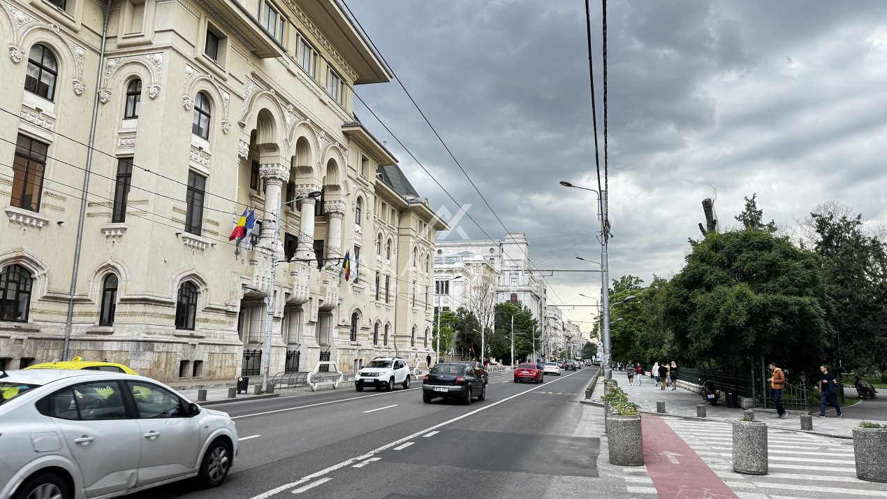 O bijuterie cu parfum de epocă, lângă Cișmigiu – 2 camere într-o vilă istorică