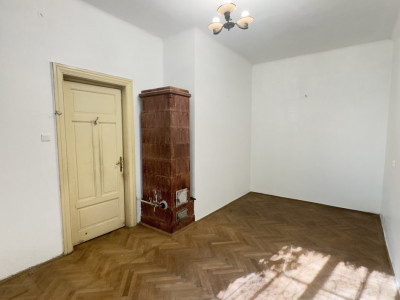 O bijuterie cu parfum de epocă, lângă Cișmigiu – 2 camere într-o vilă istorică