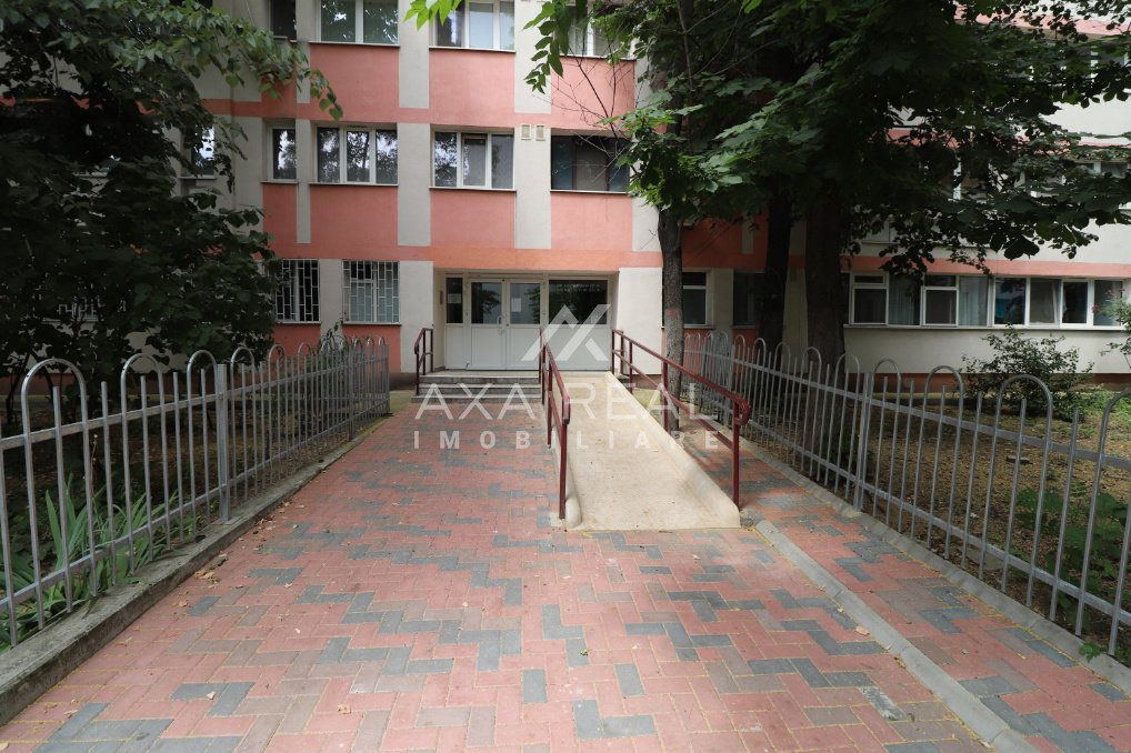 Titan - Liviu Rebreanu  - zona verde - necesita renovare 