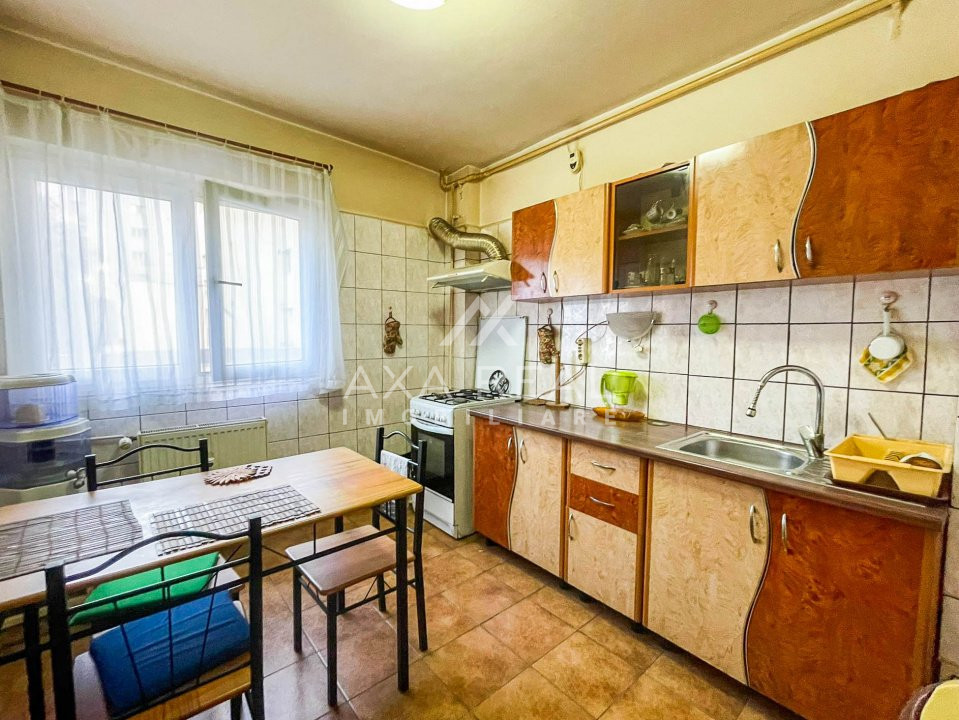 Bd. Basarabia 3 cam,decomandat,etaj 1,bloc reabilitat,an 1983