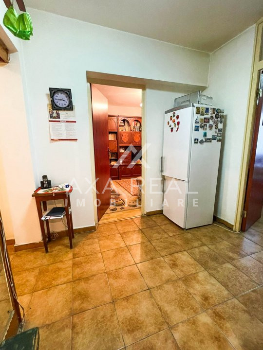 Bd. Basarabia 3 cam,decomandat,etaj 1,bloc reabilitat,an 1983