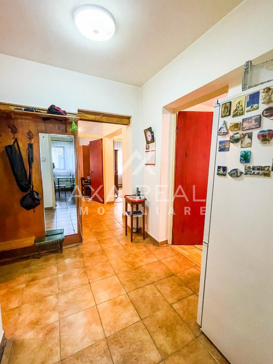 Bd. Basarabia 3 cam,decomandat,etaj 1,bloc reabilitat,an 1983