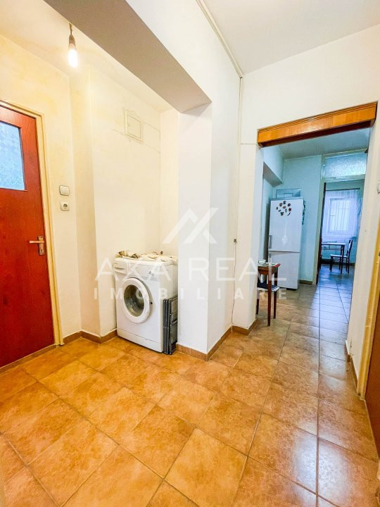 Bd. Basarabia 3 cam,decomandat,etaj 1,bloc reabilitat,an 1983