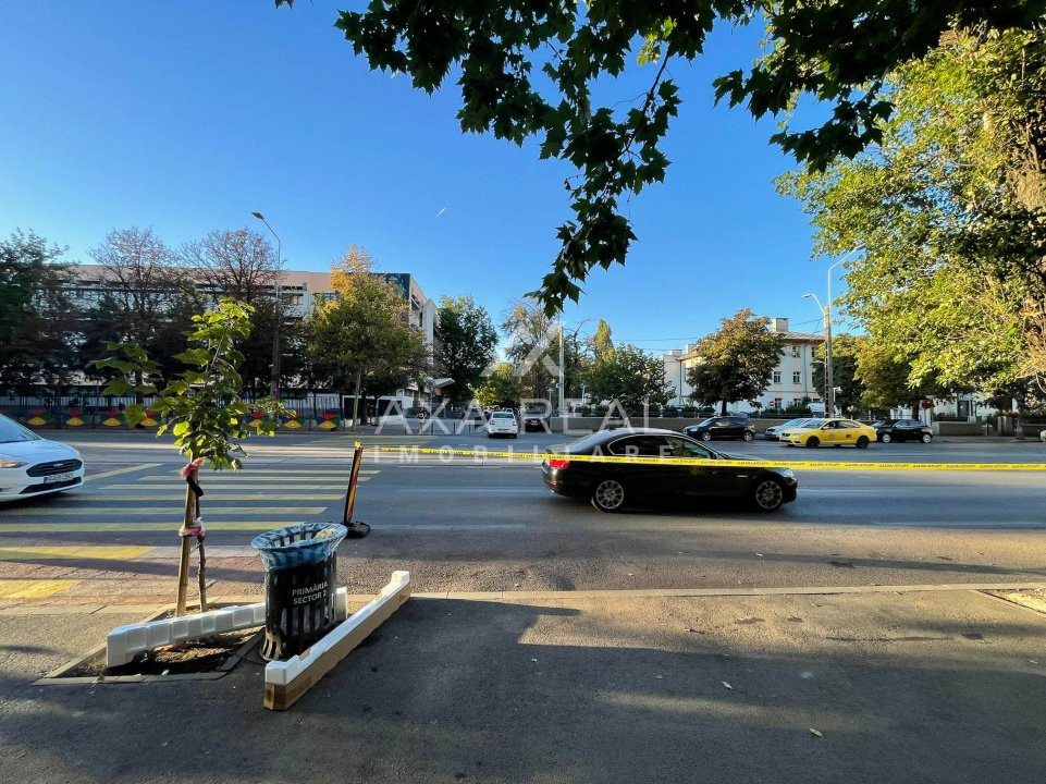 Bd. Basarabia 3 cam,decomandat,etaj 1,bloc reabilitat,an 1983