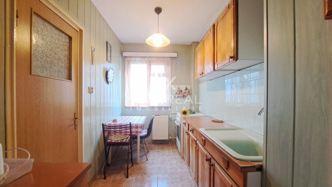 De vanzare - 3 camre Tineretului - metrou, parc, decomandat