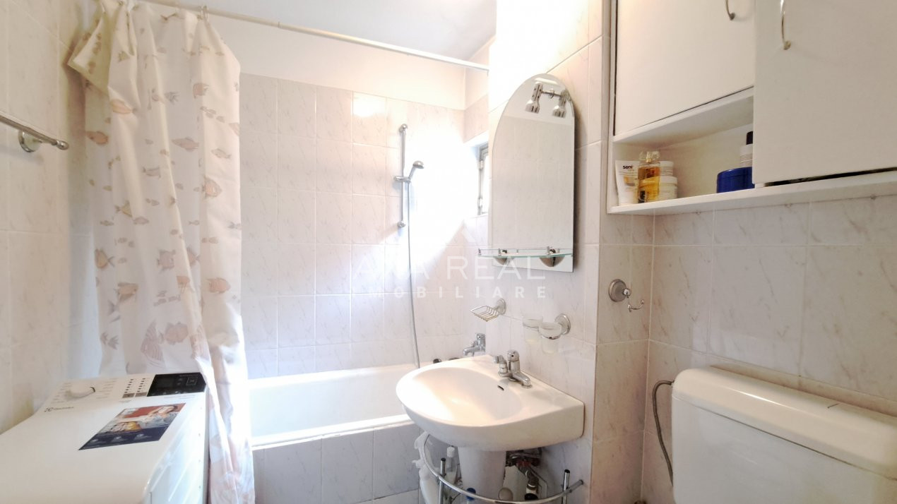 De vanzare - 3 camre Tineretului - metrou, parc, decomandat