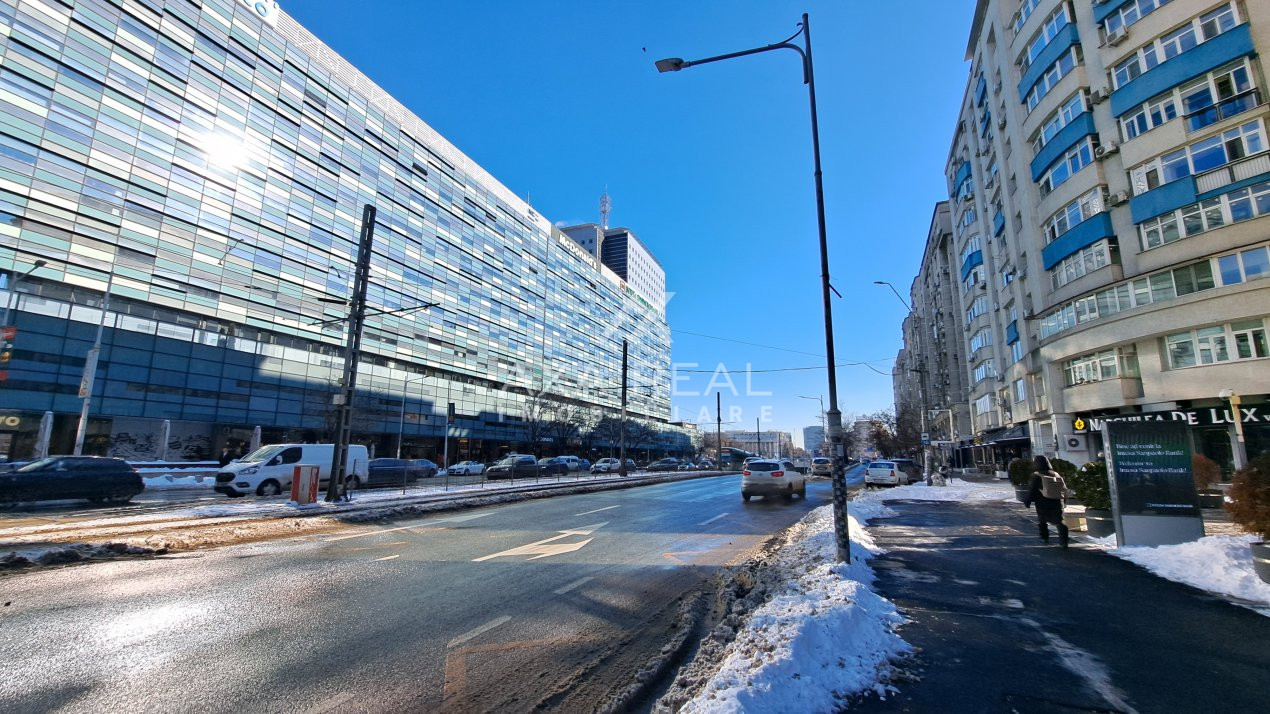 In curand la vanzare! 2 camere P.ta Victoriei et. 1