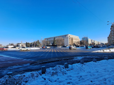 In curand la vanzare! 2 camere P.ta Victoriei et. 1