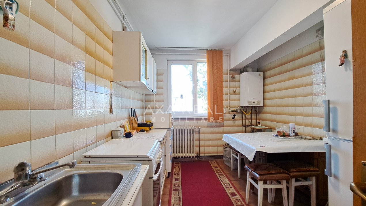 3 camere P.ta Minis, decomandat, centrala termica