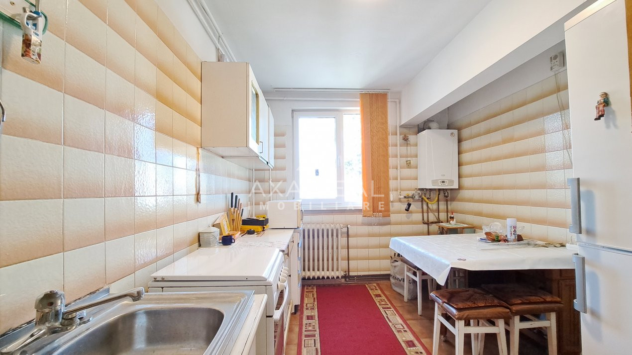 3 camere P.ta Minis, decomandat, centrala termica